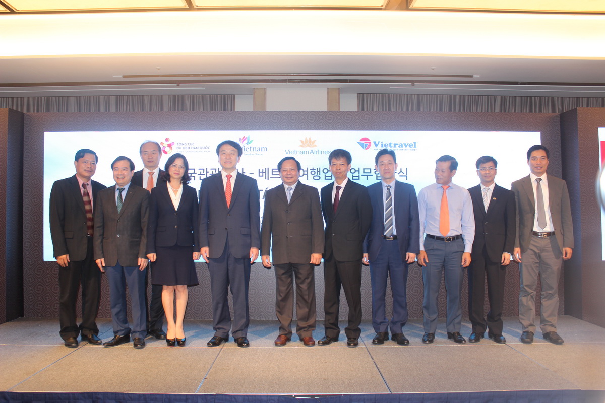 Tổng cục Du lịch Hàn Quốc và Việt Nam tiến hành kí kết biên bản ghi nhớ hợp tác phát triển du lịch