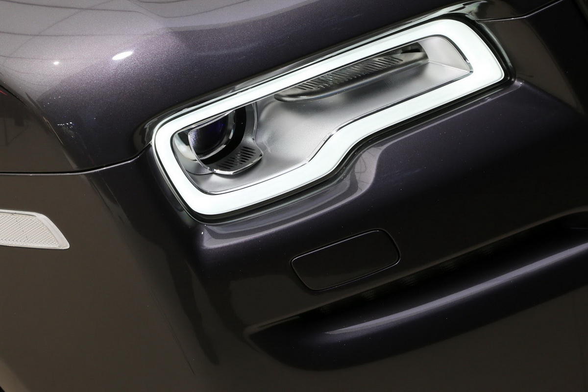 Ngắm “tuyệt phẩm” Rolls-Royce Ghost Elegance phủ sơn đính kim cương