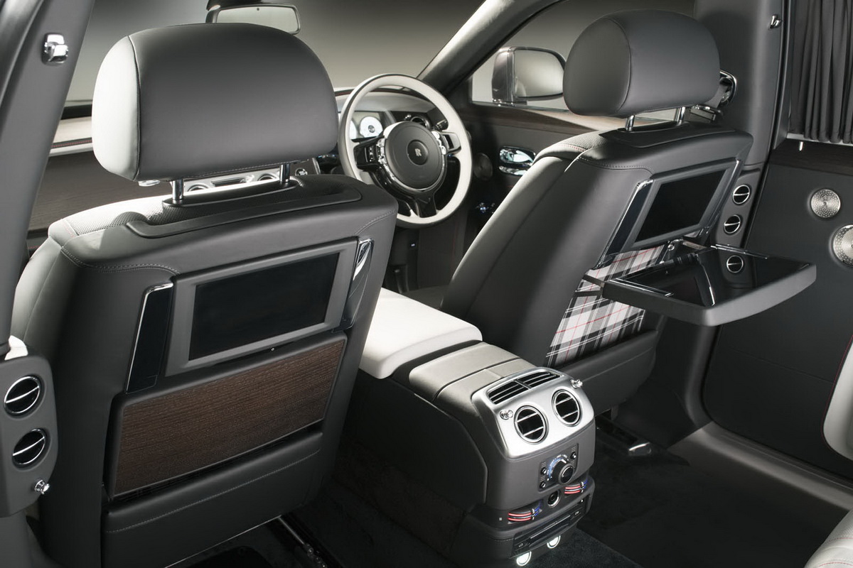 Ngắm “tuyệt phẩm” Rolls-Royce Ghost Elegance phủ sơn đính kim cương