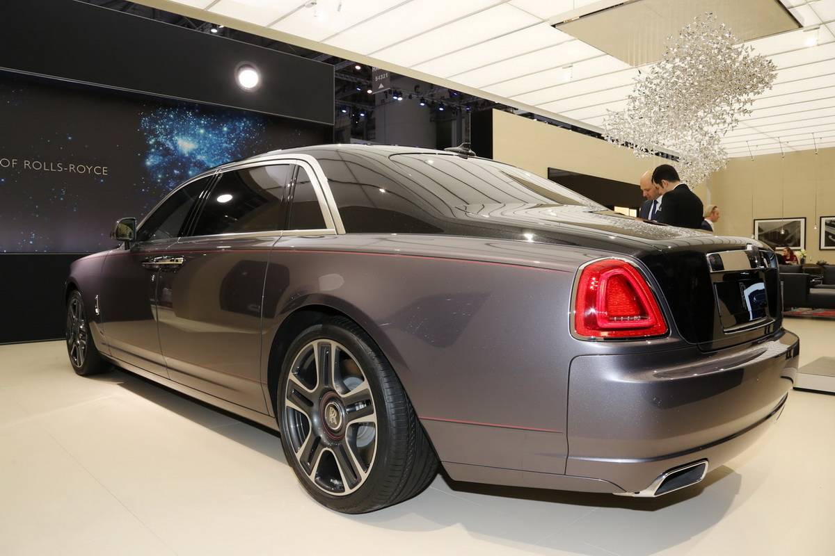 Ngắm “tuyệt phẩm” Rolls-Royce Ghost Elegance phủ sơn đính kim cương