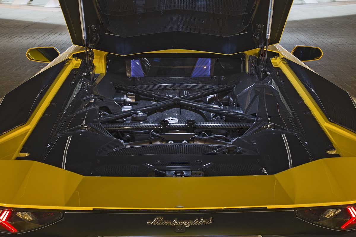 Mặc dù Lamborghini chưa dùng Turbo tăng áp, song cỗ máy khủng V12 6,5 lít dùng hút khí tự nhiên, nâng mức công suất từ 700 lên 740 mã lực nhờ thiết kế lại ECU (bộ xử lý và điều khiển điện tử trung tâm), tăng số vòng quay công suất cực đại từ 8.250 lên 8.400 vòng/phút, nâng số vòng quay cực đại từ 8.350 lên 8.500 vòng/phút. 