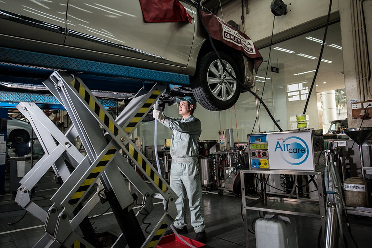Làm sạch tận gốc giàn lạnh điều hòa ô tô với dịch vụ từ Toyota Việt Nam