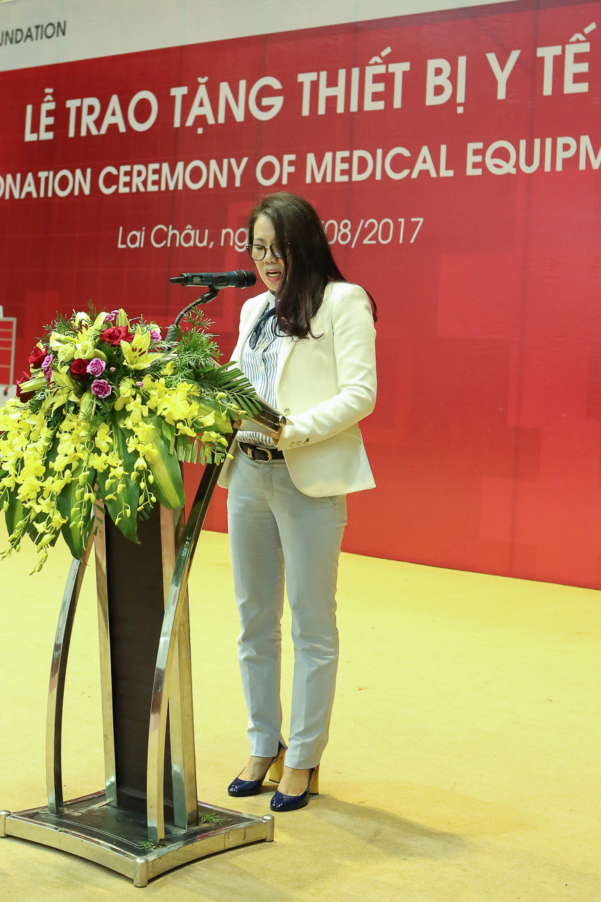Quỹ Toyota Việt Nam trao tặng xe đẩy cấp cứu cho các bệnh viện tỉnh Lai Châu
