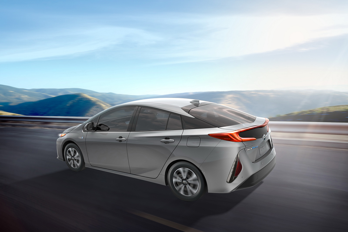 Toyota khẳng định xe hybrid có giá tương đương xe hydro năm 2025