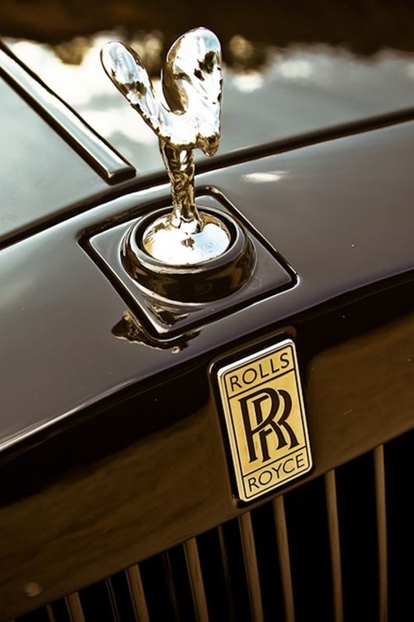 Người phụ nữ bí ẩn trên logo hãng xe Rolls-Royce đình đám là ai?