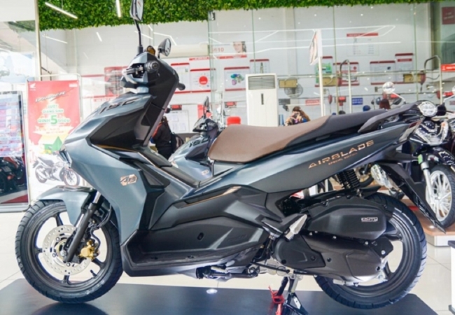 Honda ra mắt ADV160 2023 động cơ mới và nhiều công nghệ hơn