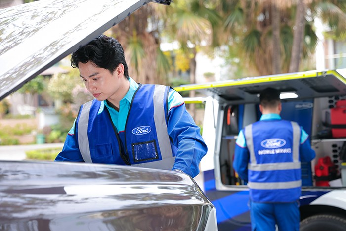 mobile-service-03-1749663329.jpg