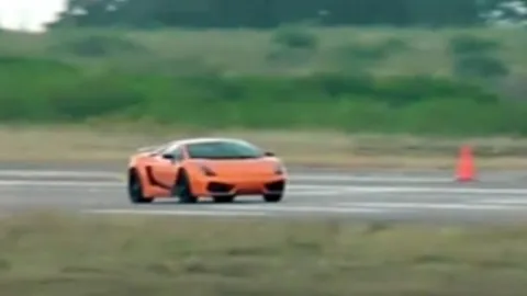 Video clip: Tai nạn bất ngờ của siêu xe Lamborghini 