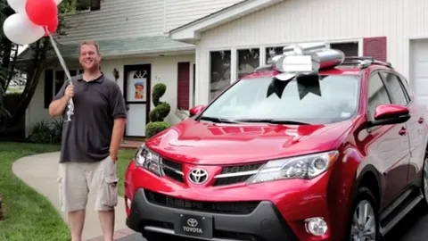 Mua xe Camry được miễn phí, tặng thêm Rav4