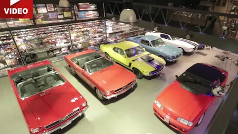 Video: Người sở hữu 5.500 mô hình Ford Mustang