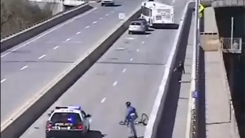 Xe Bus bắt "quái xế" gây tai nạn rồi bỏ chạy