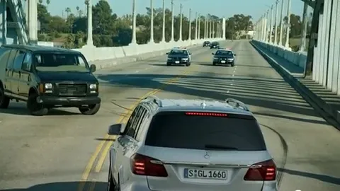 [clip] Mercedes GL "ra tay" bắt cướp