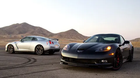 Nissan GT-R 2013 "đối đầu" Corvette Z06 2012