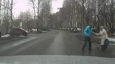 Tình người ấm áp trên đường phố