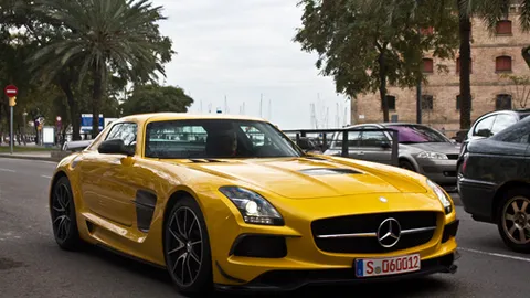 "Bắt gặp" Mercedes SLS AMG Black dạo phố