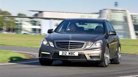 Khám phá công nghệ tiên tiến của Mercedes