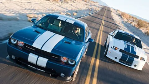 Video: Dodge Challenger “đấu súng” Shelby GT350
