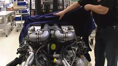 [Video] - Bugatti đã làm động cơ Veyron như thế nào?