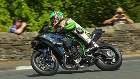 Kawasaki H2R phá kỷ lục tốc độ tại đường đua Isle of Man TT