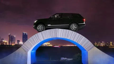 Thót tim xem Range Rover đi qua cây cầu làm từ giấy