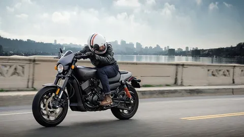 Video - Harley Davidson trình làng Street Rod 750 mới giá 198 triệu 