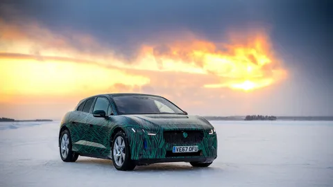 Video “đã đời” ngắm Jaguar I-Pace sạc điện “siêu tốc” trong 45 phút