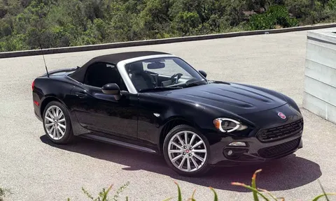 Chiếc roadster FIAT124 Spider mới