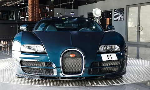 Cận cảnh bản độ siêu xe Bugatti Veyron Super Sport với lớp áo các bon xanh