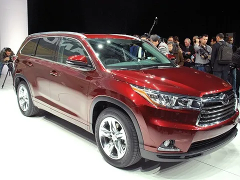 Toyota Highlander 2014: 8 chỗ đậm chất Mỹ