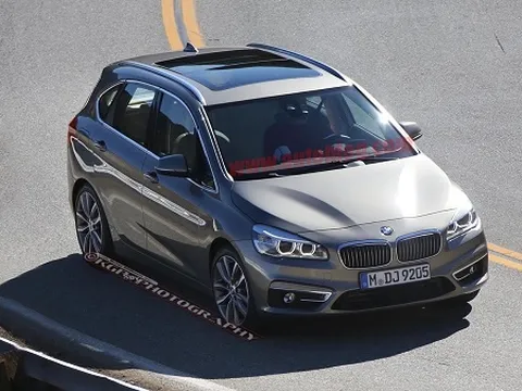 BMW 225i Active Tourer lộ diện trên phố