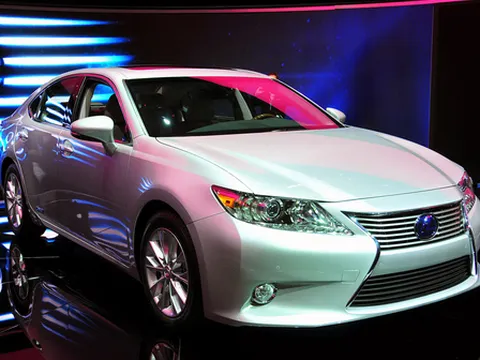 Lexus ES 2013: Đẹp và hiệu quả!