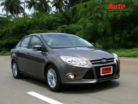 Focus hay Corolla là xe bán chạy nhất 2012?