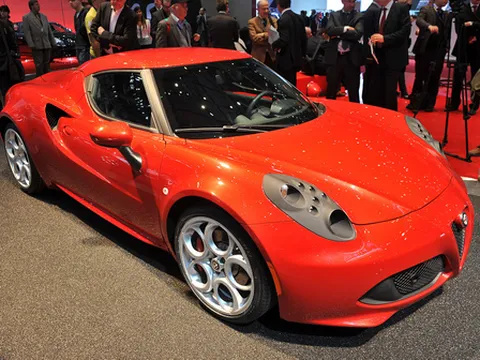Alfa Romeo 4C: "Ferrari cho người ít tiền"