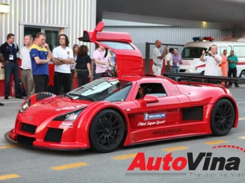 Những siêu xe trên đường thử Autodrome tại Dubai