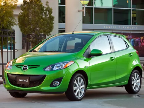 Giá xăng tăng, xe nhỏ vẫn bán ế