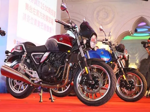 SYM ra mắt cặp đôi Wolf 300