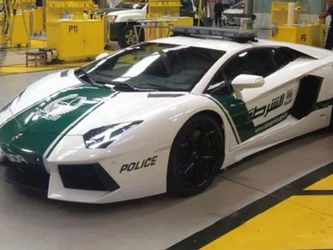 UAE “chơi” xe cảnh sát Aventador