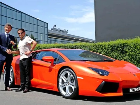 Siêu bò Aventador thứ 1000 đã "ra lò"