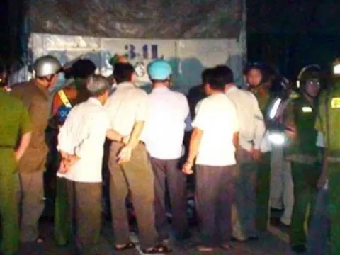  Đâm vào đuôi xe tải, 3 người tử vong tại chỗ
