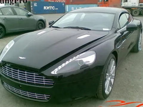 Chiếc Aston Martin Rapide thứ 2 lăn bánh tại Hà Nội