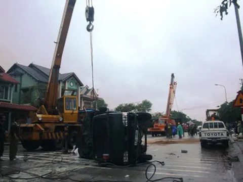 Hai mẹ con chết thảm dưới bánh xe tải