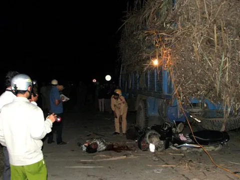 Húc đuôi xe chở mía, 1 người tử vong