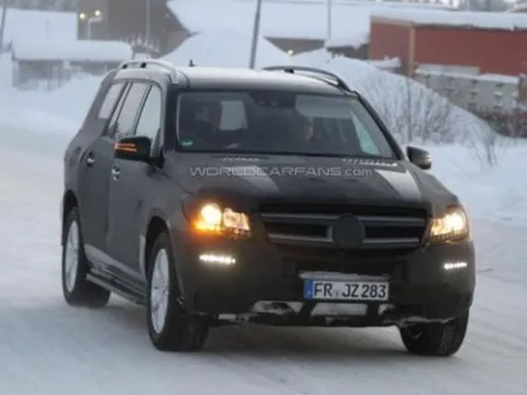 Cận cảnh chiếc Mercedes-Benz GL 2012