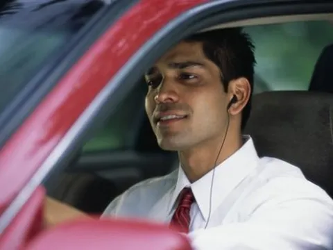 Thiết bị kiểm soát điện thoại trên xe hơi