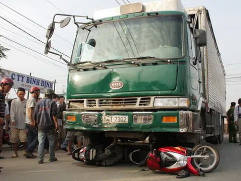 Cẩn thận khi dừng xe trước đèn đỏ