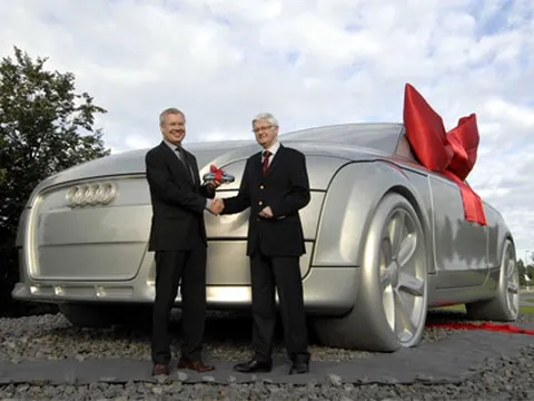 Audi dựng xe 10 tấn