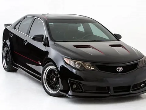 Toyota mang Camry "độ" đến Mỹ