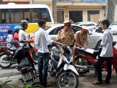 10 ngày, xử phạt gần 500 học sinh đi xe máy