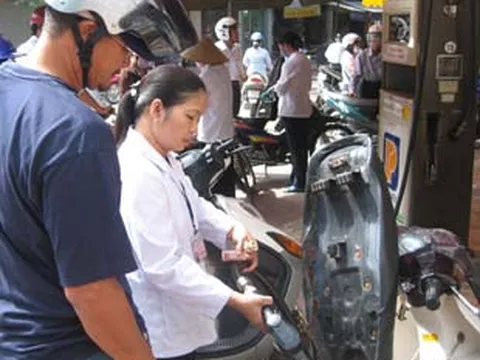 Doanh nghiệp kinh doanh xăng dầu vẫn bị “trói”