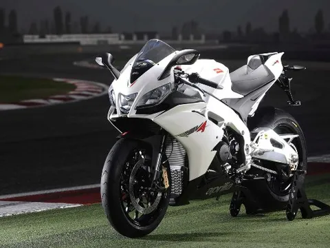 Aprilla RSV4 R 2010 – rẻ nhưng không kém hấp dẫn